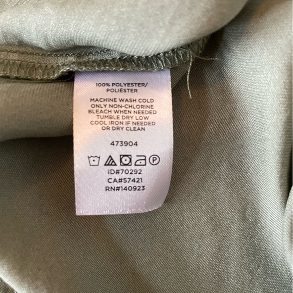 LOFT | Sage Green Sleeveless Keyhole Blouse | Small - Picture 4 of 6